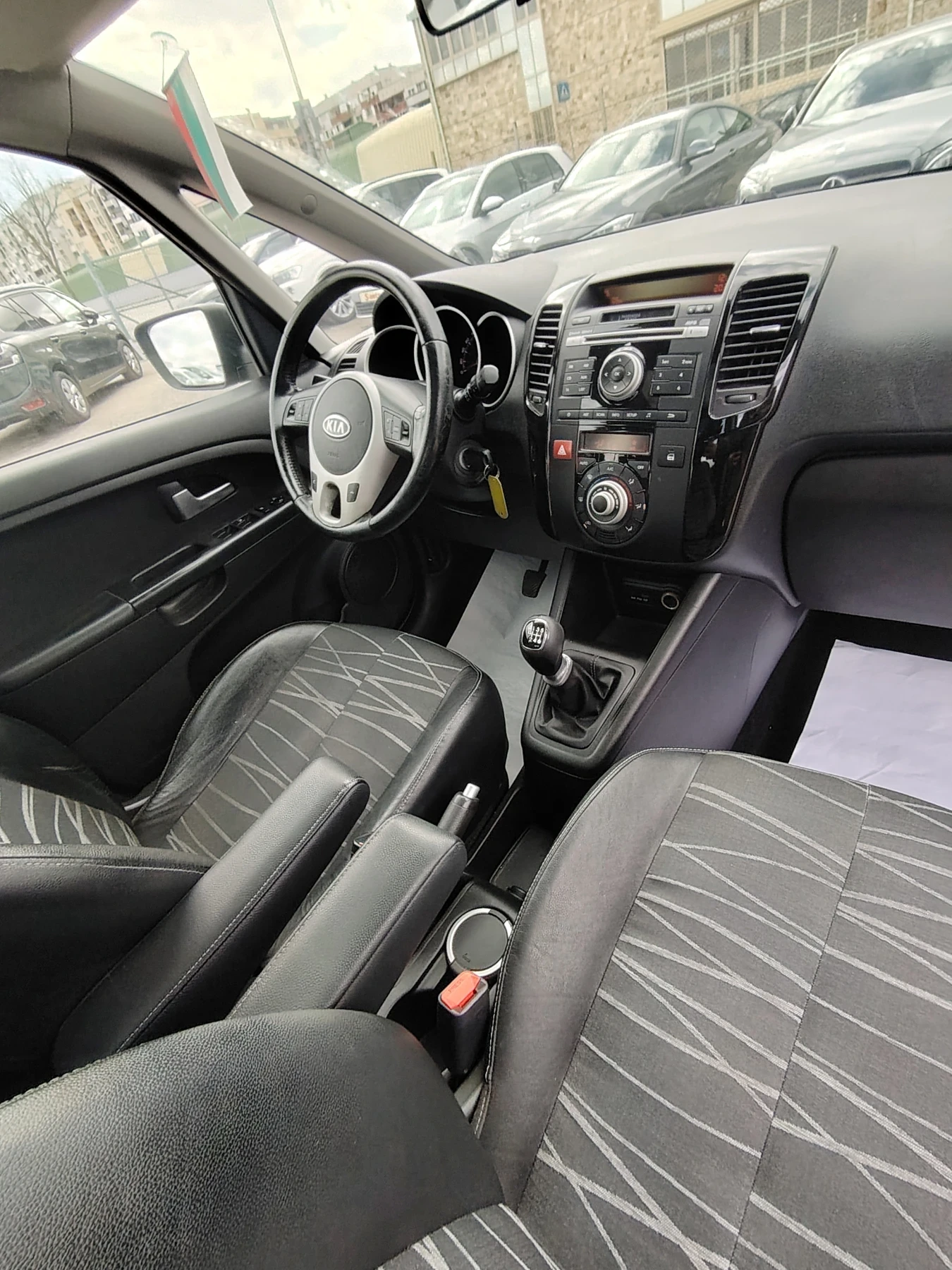 Kia Venga 1.6i 16V, снимка 11 - Автомобили и джипове - 54148809