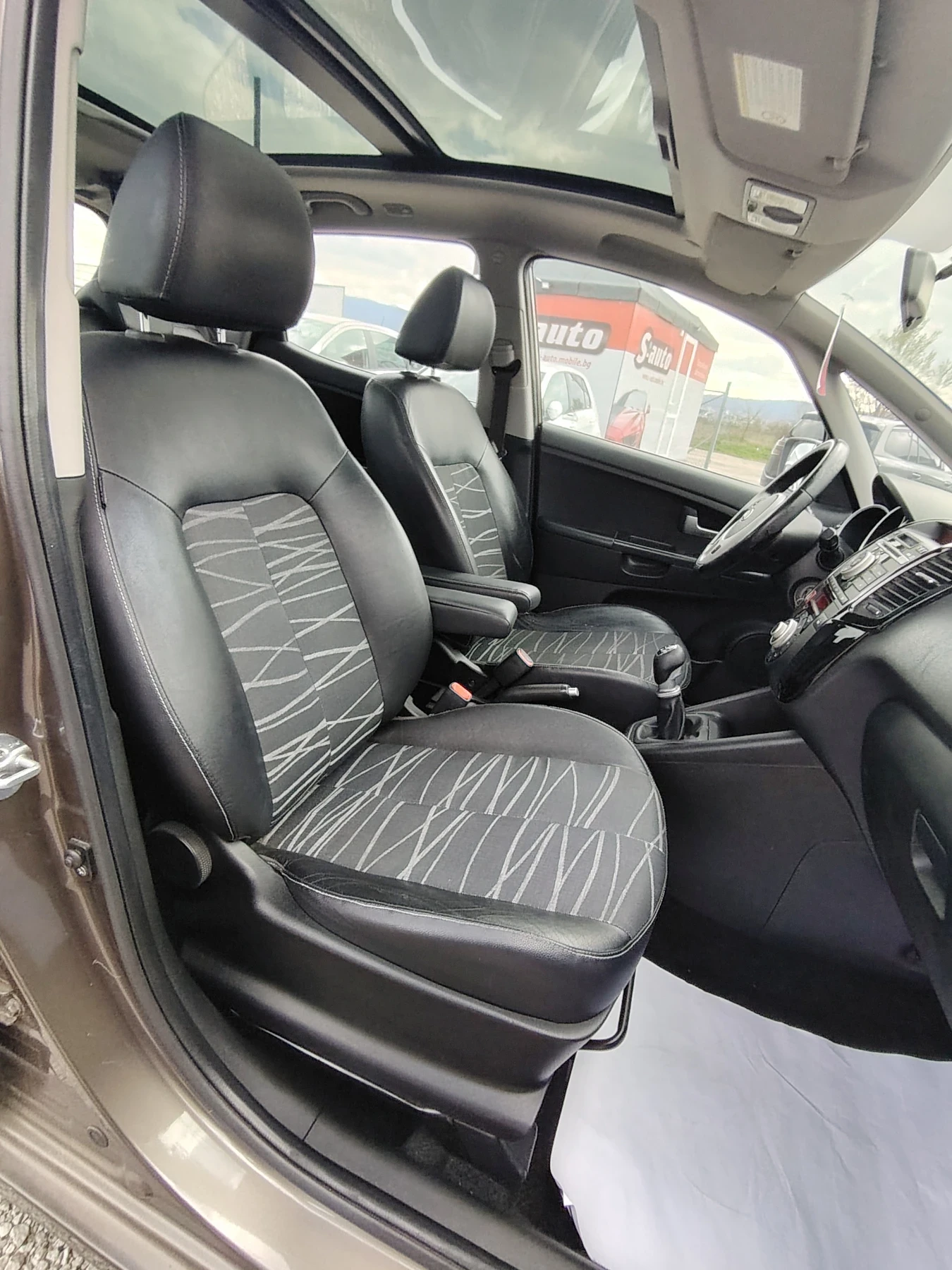 Kia Venga 1.6i 16V, снимка 10 - Автомобили и джипове - 54148809