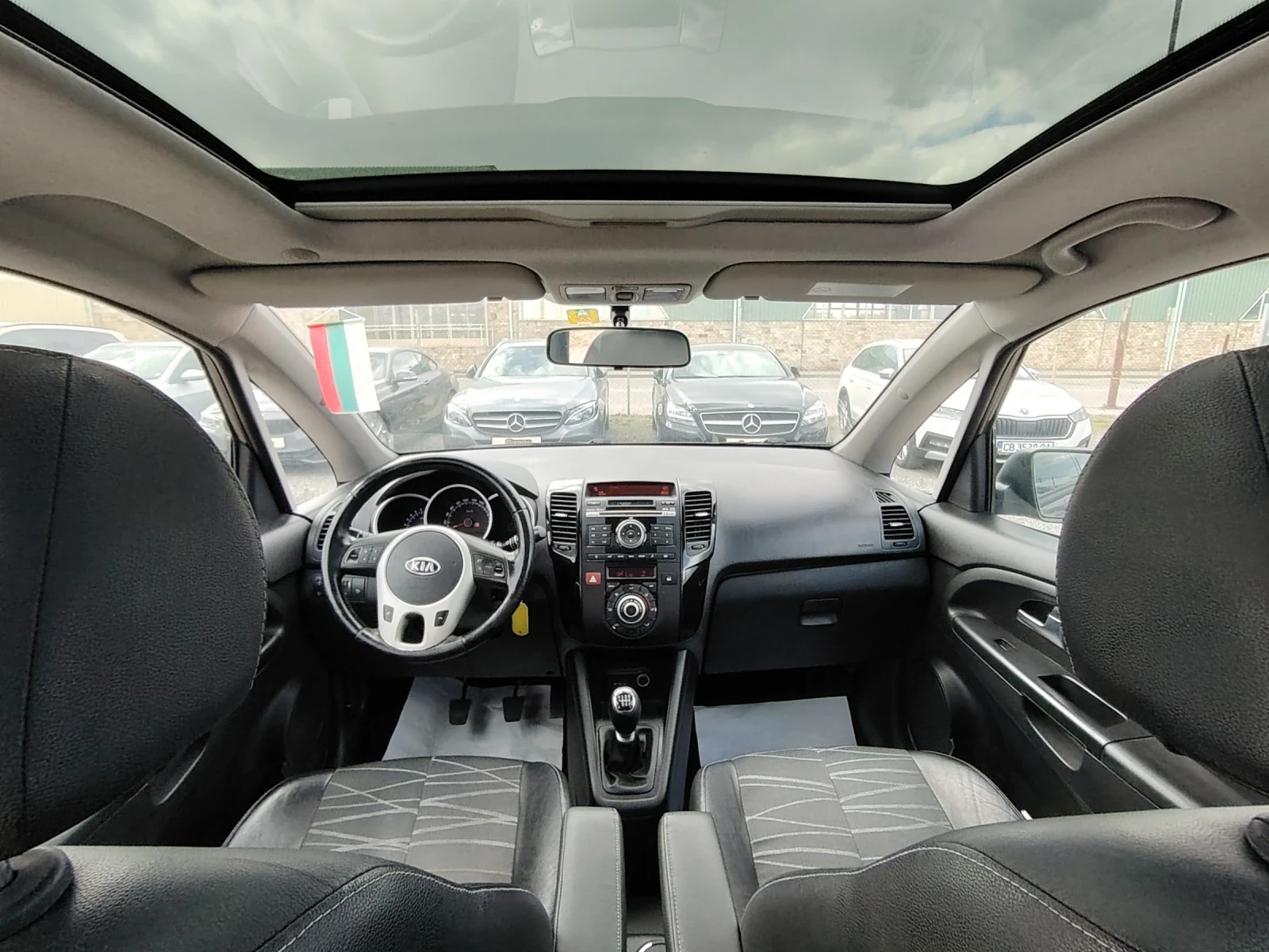 Kia Venga 1.6i 16V, снимка 12 - Автомобили и джипове - 54148809