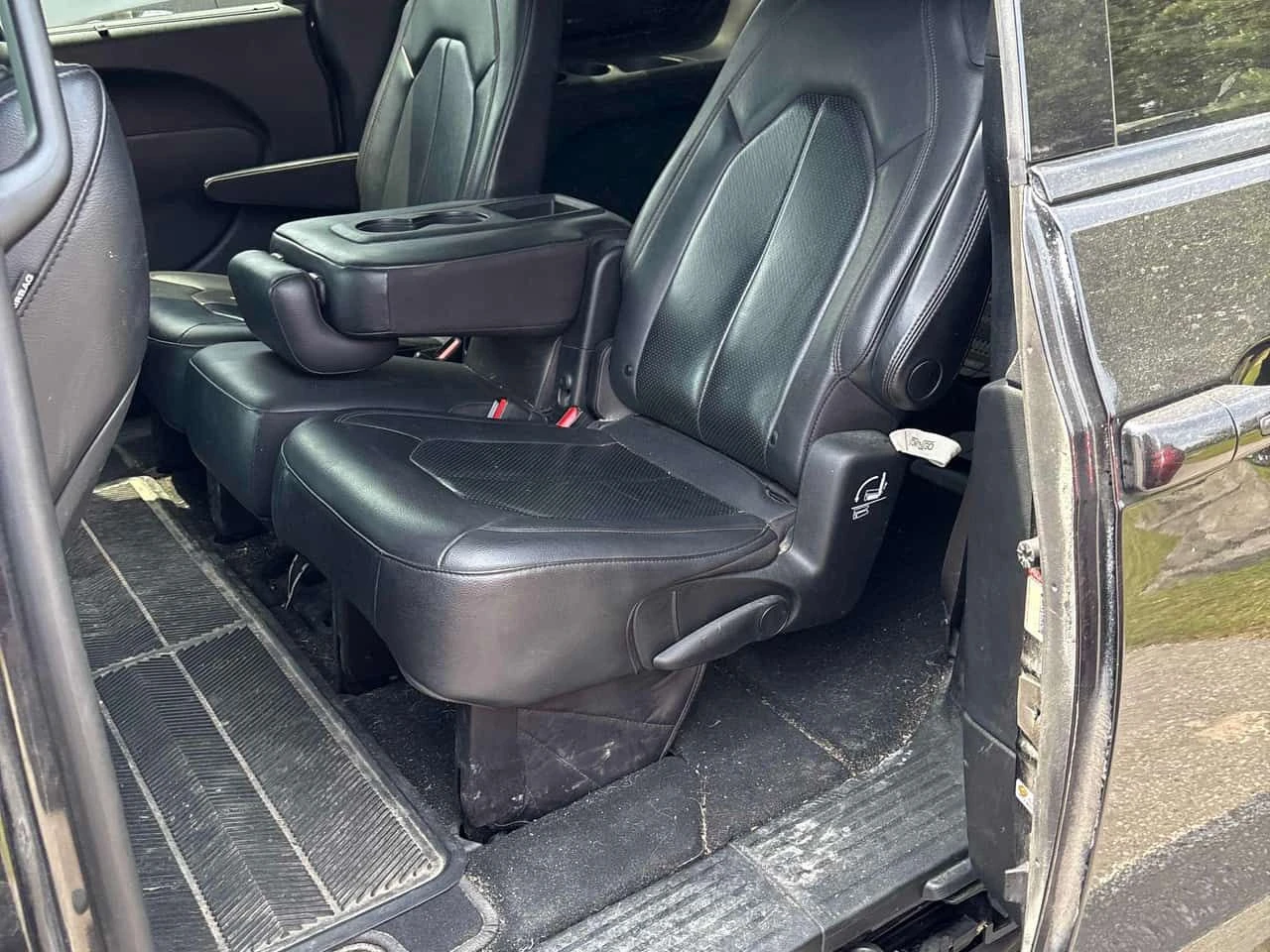 Chrysler Pacifica * Touring L 35th Anniversary * АВТОКРЕДИТ* , снимка 10 - Автомобили и джипове - 54803897