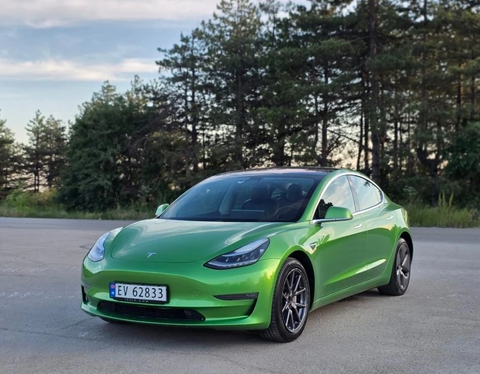 Tesla Model 3 Безплатно зареждане, за Такси