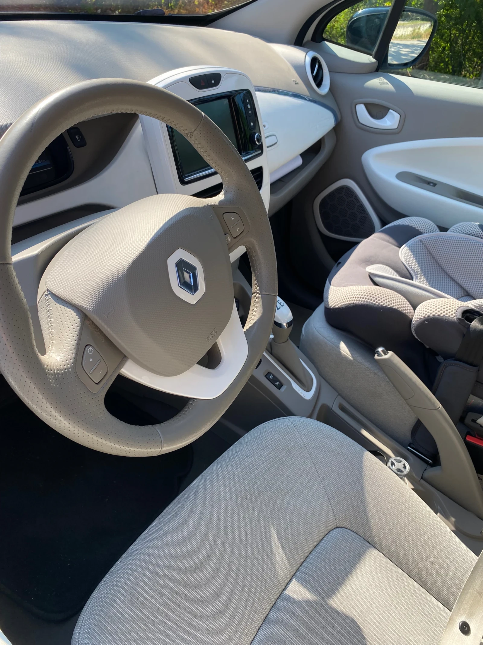 Renault Zoe, снимка 2 - Автомобили и джипове - 55748784