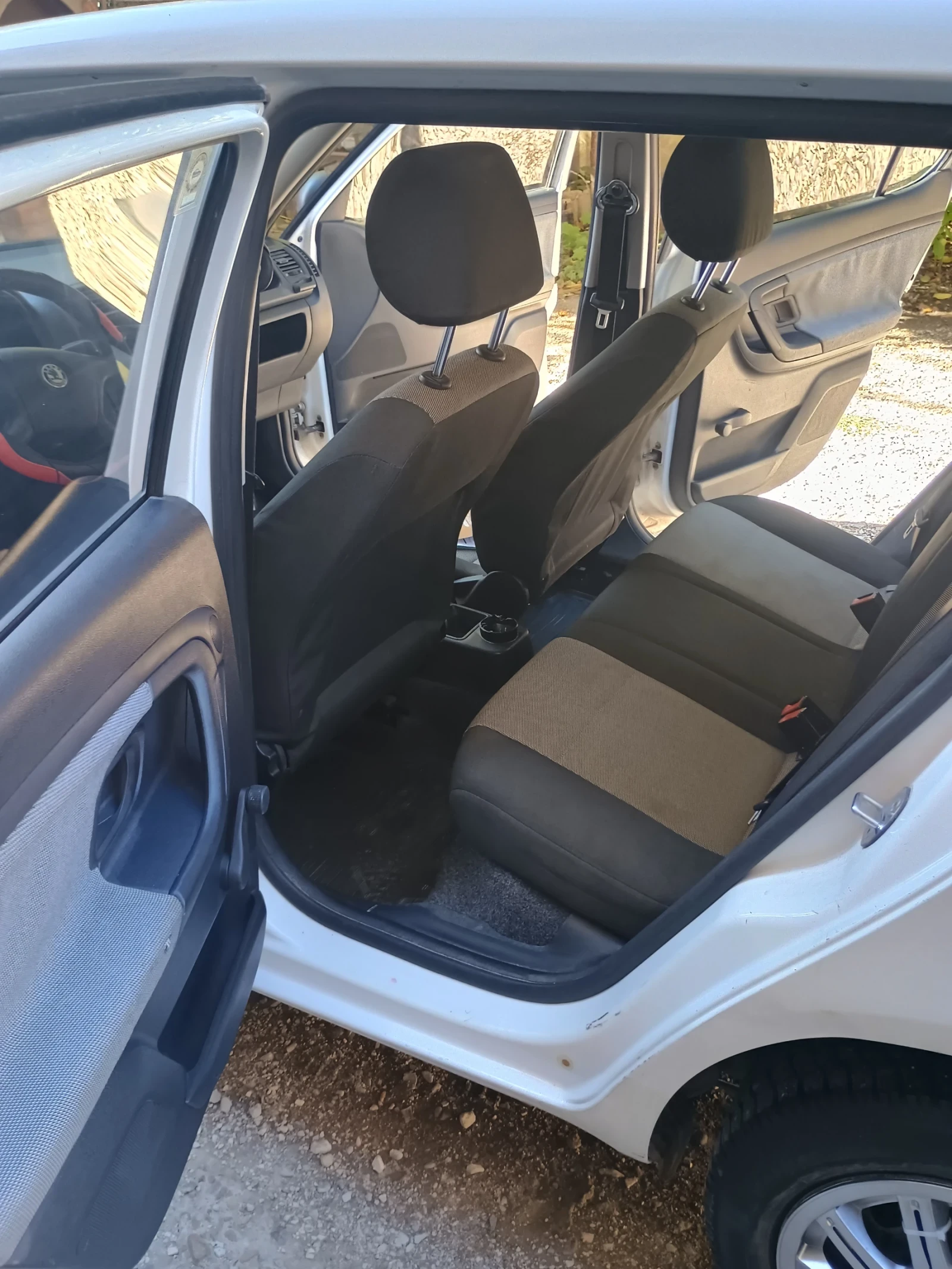 Skoda Fabia 1.4 - 86 кс, снимка 10 - Автомобили и джипове - 56635367