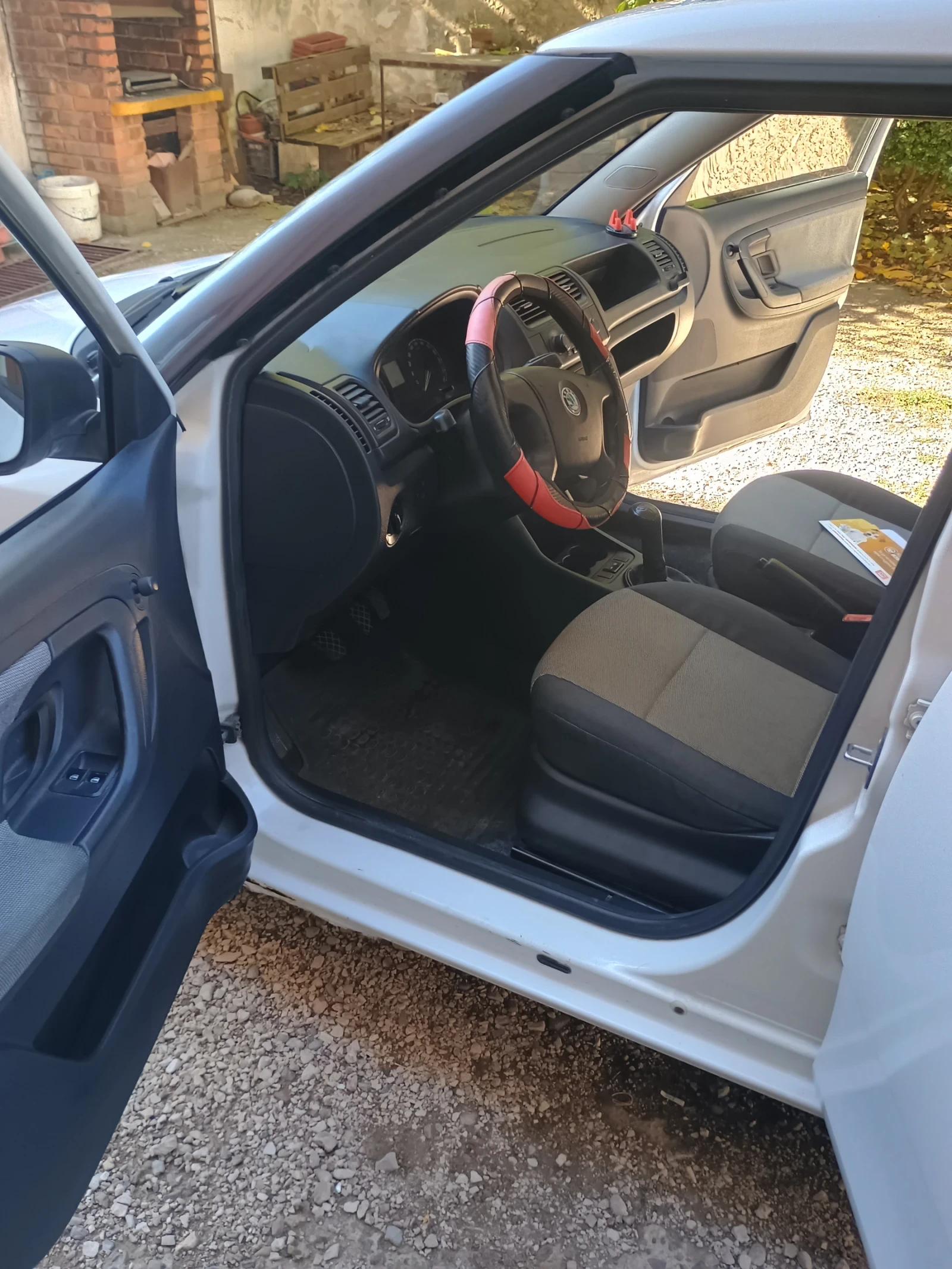 Skoda Fabia 1.4 - 86 кс, снимка 9 - Автомобили и джипове - 56635367