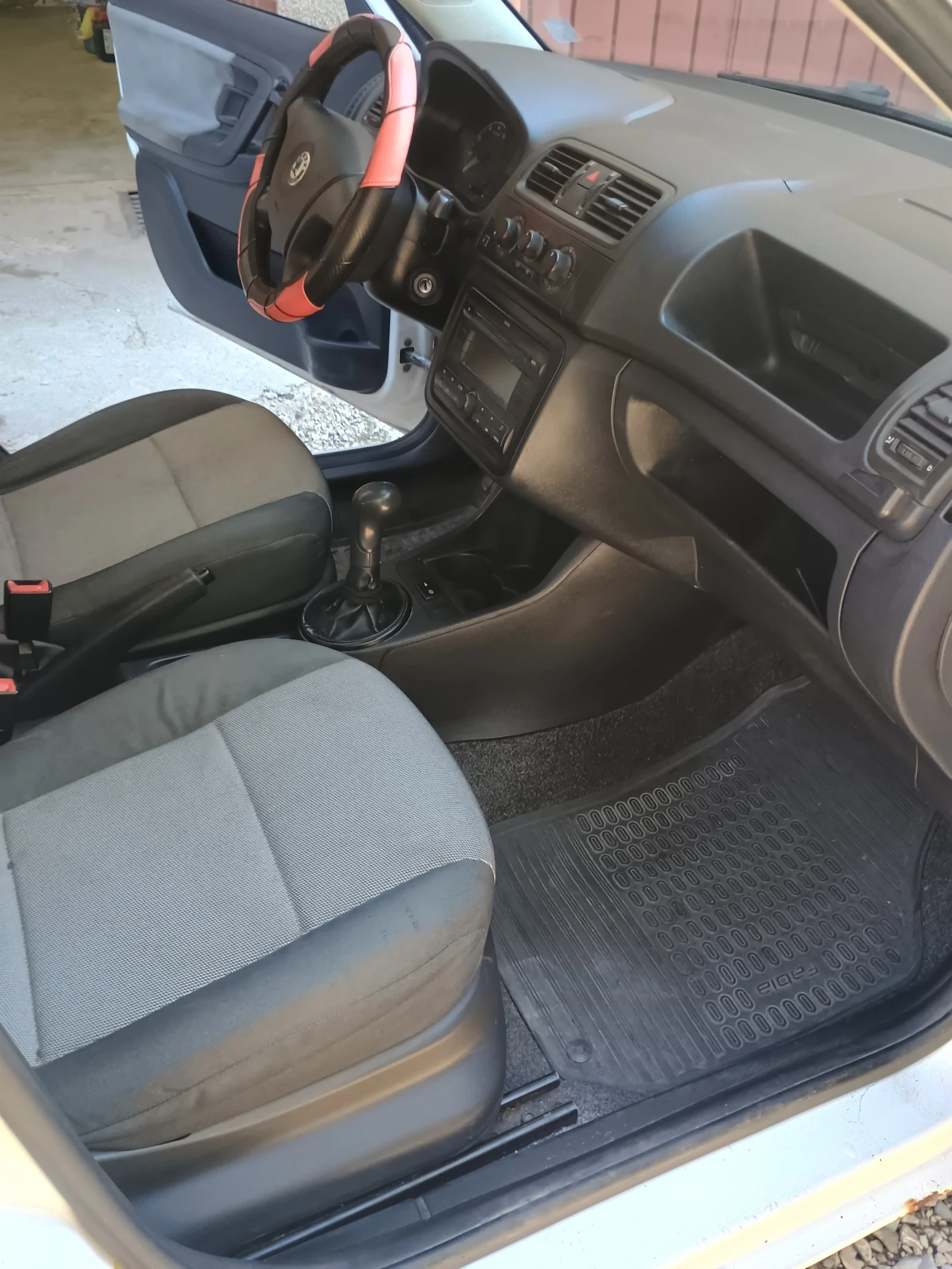 Skoda Fabia 1.4 - 86 кс, снимка 7 - Автомобили и джипове - 56635367