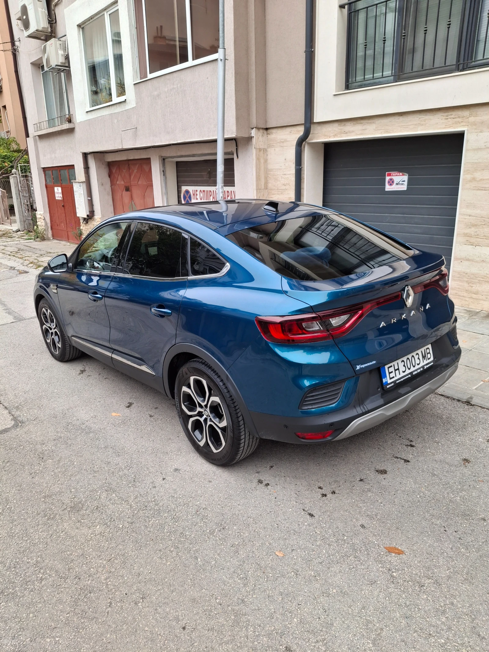 Renault Arkana Хибрид, снимка 4 - Автомобили и джипове - 56642739