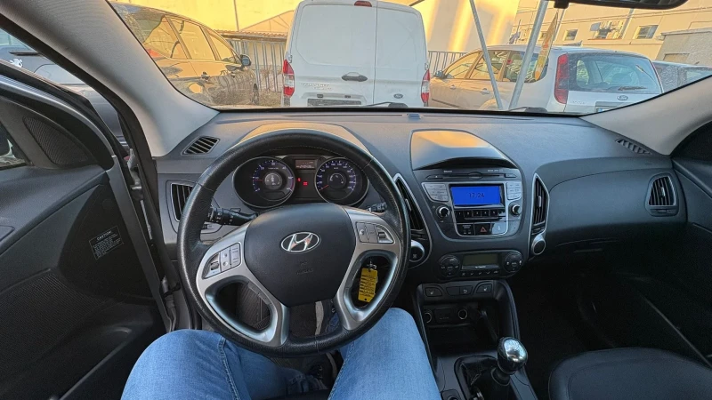 Hyundai Tucson 2.0crdi 136кс Кожа, снимка 4 - Автомобили и джипове - 52215152