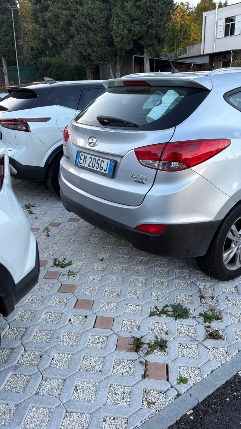 Hyundai Tucson 2.0crdi 136кс Кожа, снимка 3 - Автомобили и джипове - 52215152