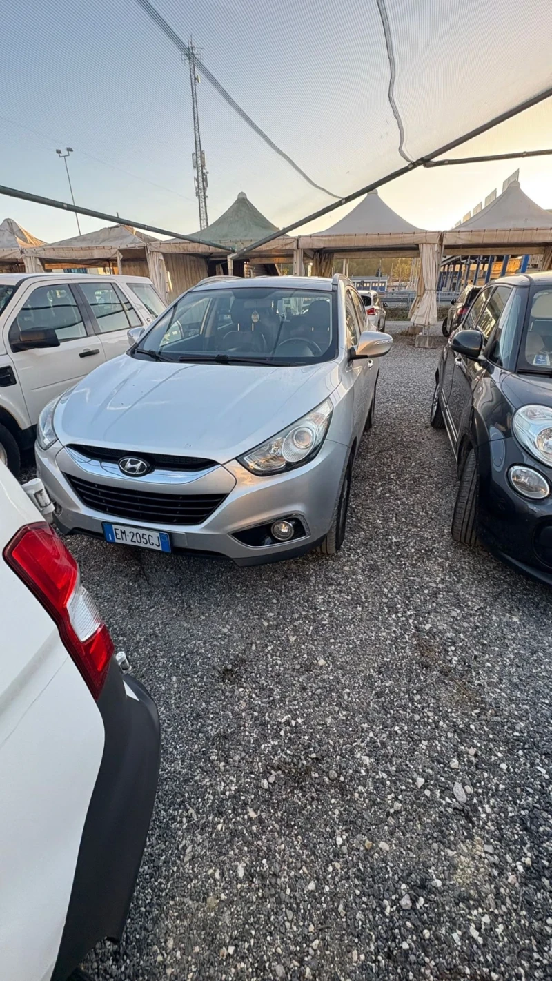 Hyundai Tucson 2.0crdi 136кс Кожа, снимка 2 - Автомобили и джипове - 52215152