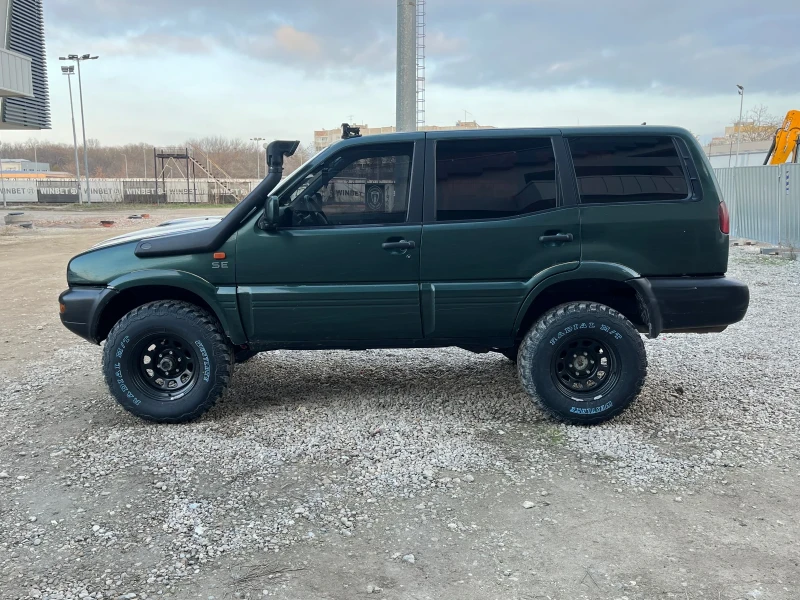 Nissan Terrano 2.7, снимка 3 - Автомобили и джипове - 52885513