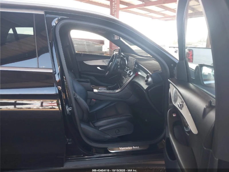 Mercedes-Benz GLC 300 ПОДГРЕВ* AMBIENT* BUMRMESTER* 360, снимка 8 - Автомобили и джипове - 53222429