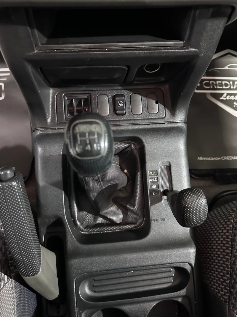 Mitsubishi Pajero 3.2, снимка 9 - Автомобили и джипове - 53326828