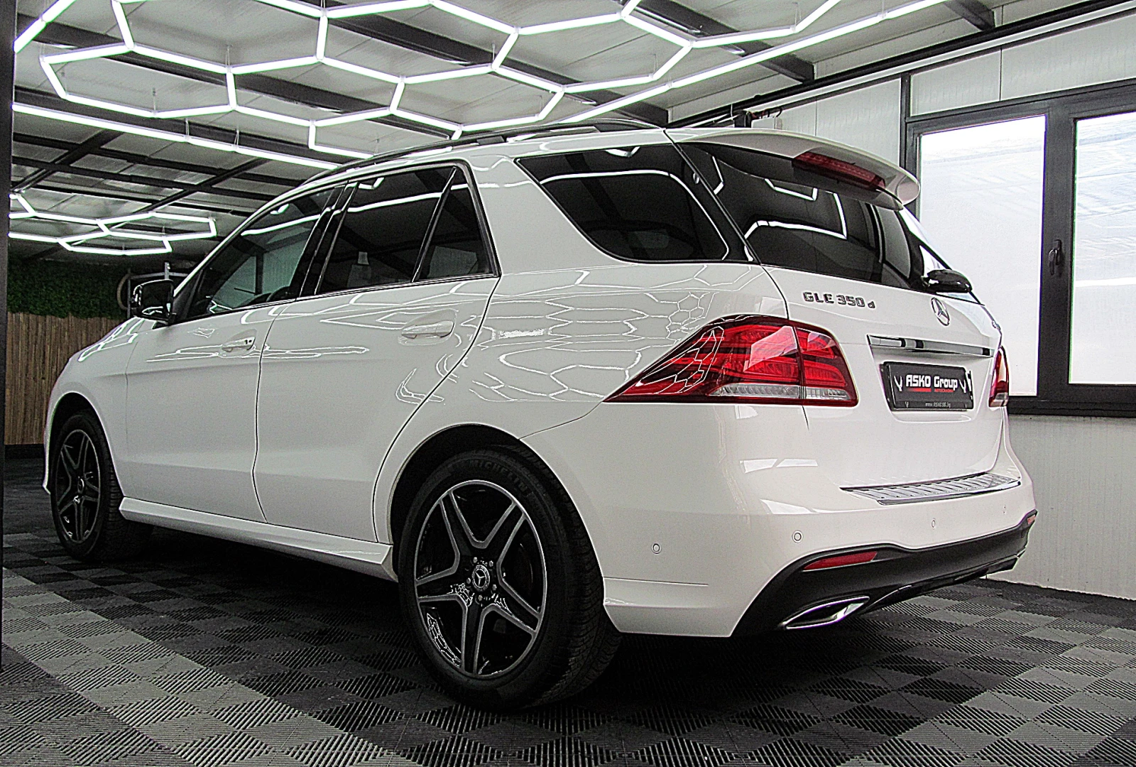 Mercedes-Benz GLE 350 AMG/PANORAMA/KelessGo/4-MATIC/ СОБСТВЕН ЛИЗИНГ - изображение 4