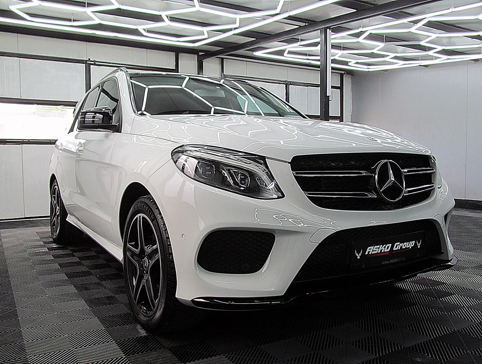 Mercedes-Benz GLE 350 AMG/PANORAMA/KelessGo/4-MATIC/ СОБСТВЕН ЛИЗИНГ - изображение 3