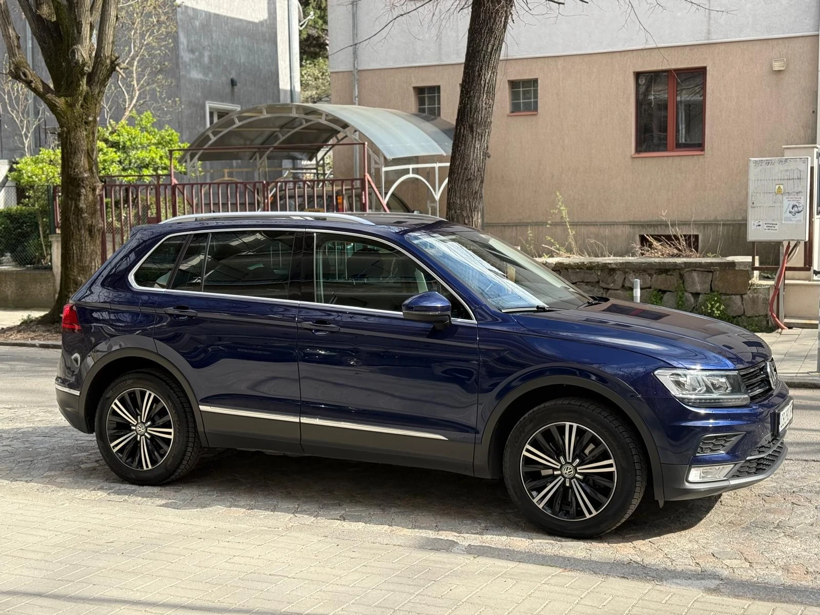 VW Tiguan 2.0TDI 4MOTION, снимка 7 - Автомобили и джипове - 54217332
