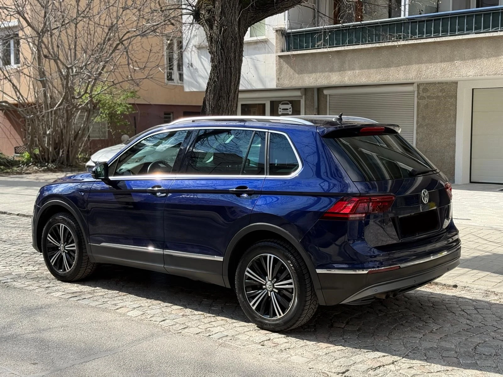 VW Tiguan 2.0TDI 4MOTION, снимка 2 - Автомобили и джипове - 54217332