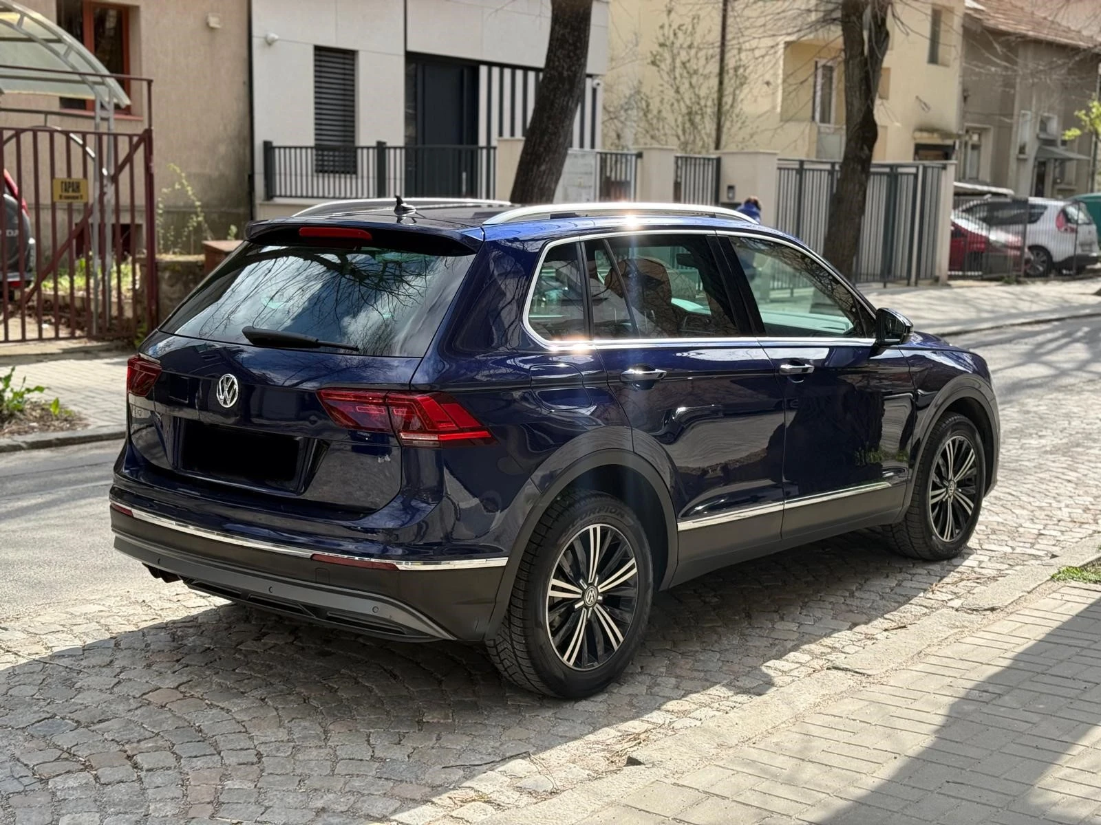 VW Tiguan 2.0TDI 4MOTION, снимка 5 - Автомобили и джипове - 54217332