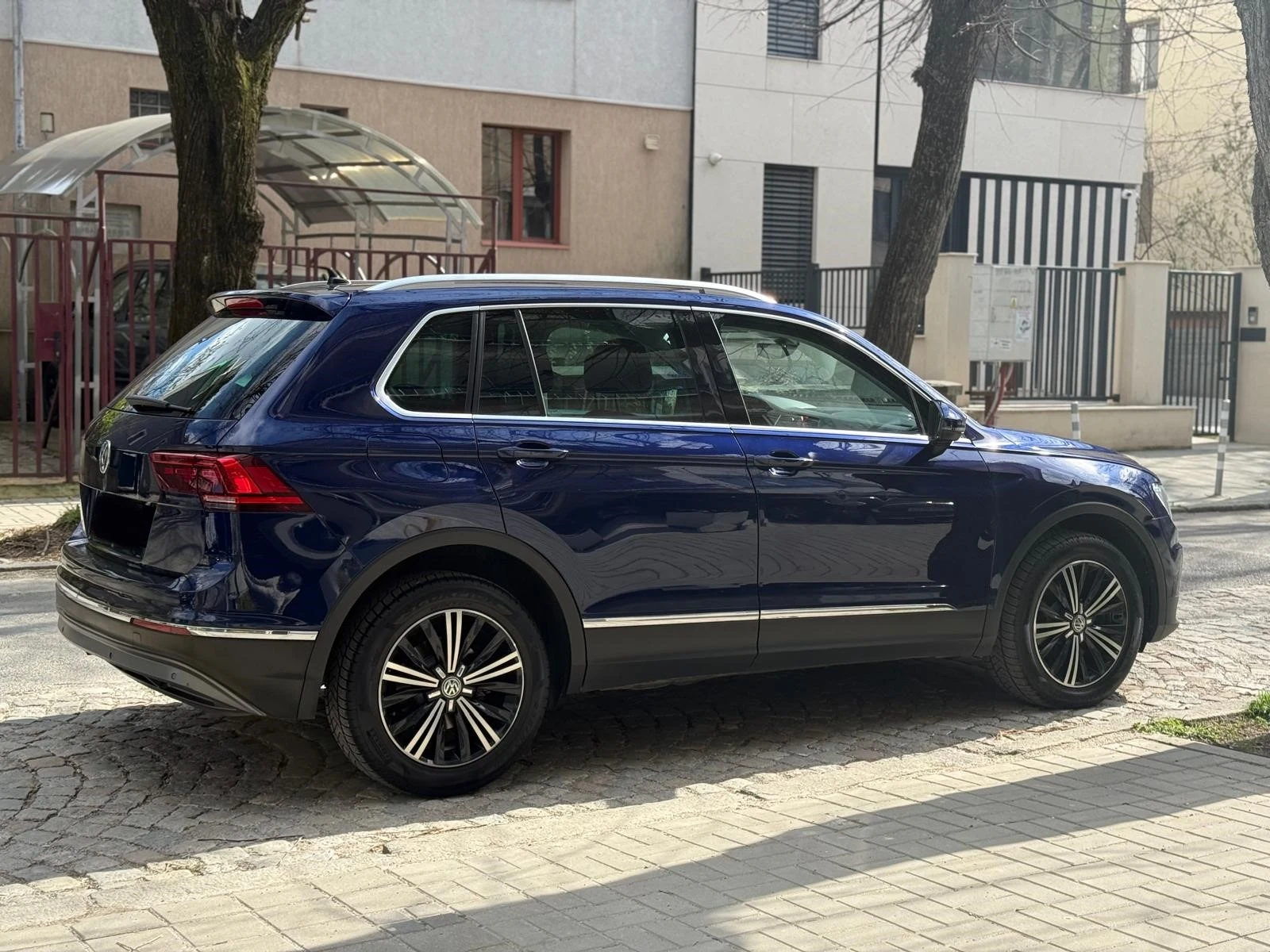 VW Tiguan 2.0TDI 4MOTION, снимка 6 - Автомобили и джипове - 54217332