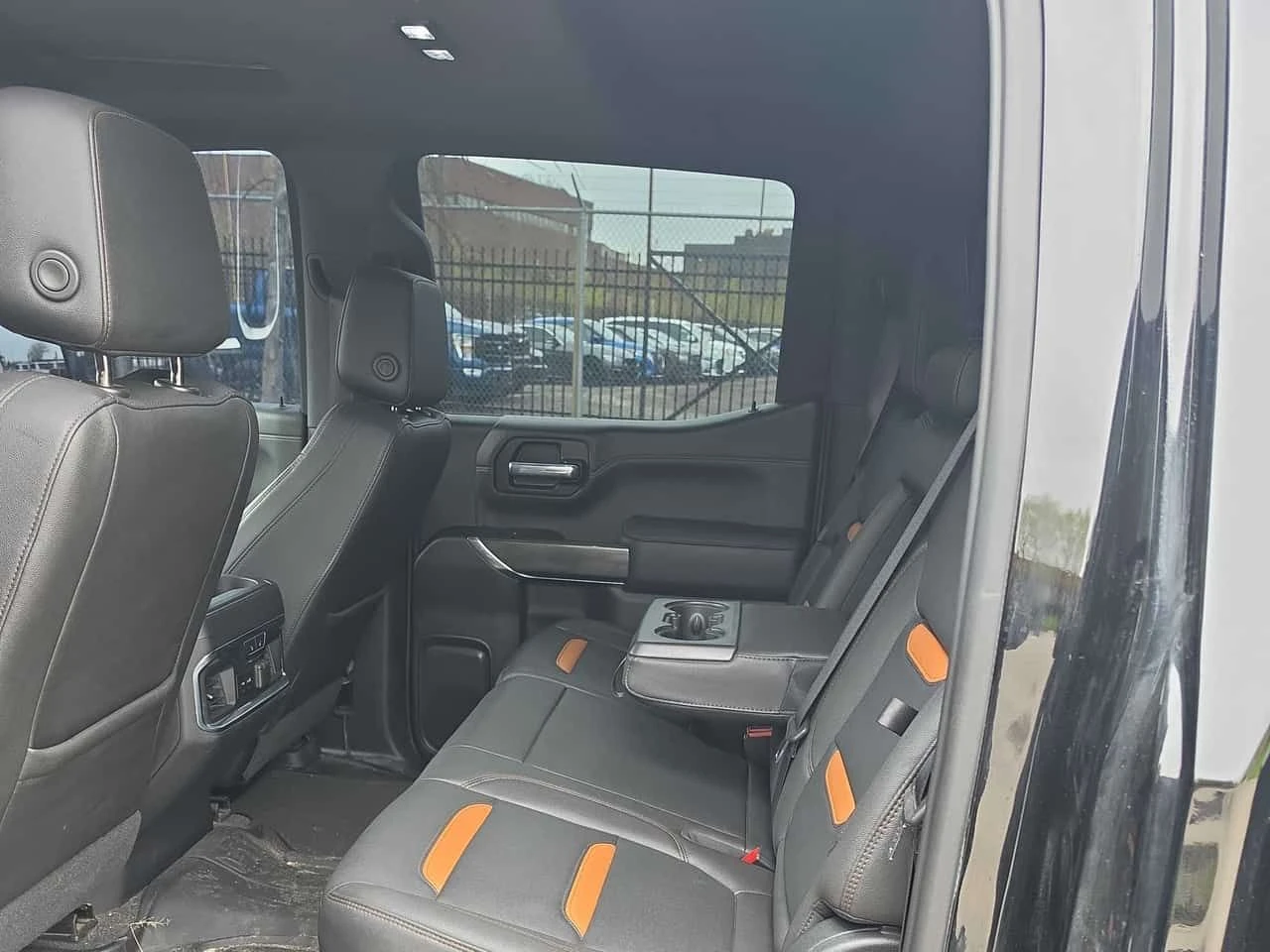 Gmc Sierra * AT4 * CARPLAY * ПОДГРЕВ * ПАМЕТ * NAVI, снимка 9 - Автомобили и джипове - 54356529