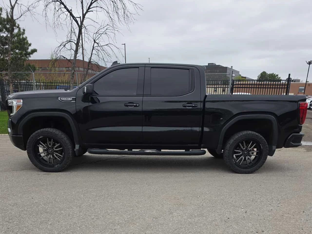 Gmc Sierra * AT4 * CARPLAY * ПОДГРЕВ * ПАМЕТ * NAVI, снимка 4 - Автомобили и джипове - 54356529