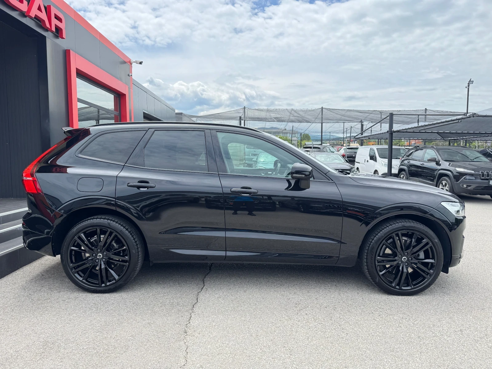 Volvo XC60 D5* AWD* R DESIGN* HEAD UP* ОБДУХВАНЕ* ПАНОРАМА* F, снимка 6 - Автомобили и джипове - 54720477