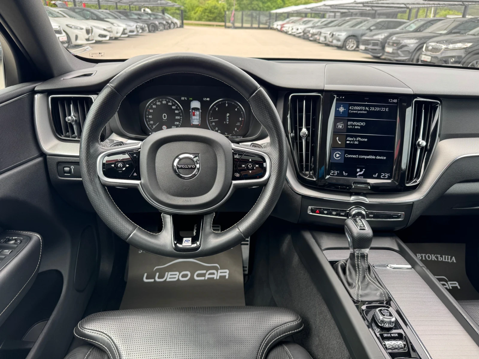 Volvo XC60 D5* AWD* R DESIGN* HEAD UP* ОБДУХВАНЕ* ПАНОРАМА* F, снимка 12 - Автомобили и джипове - 54720477