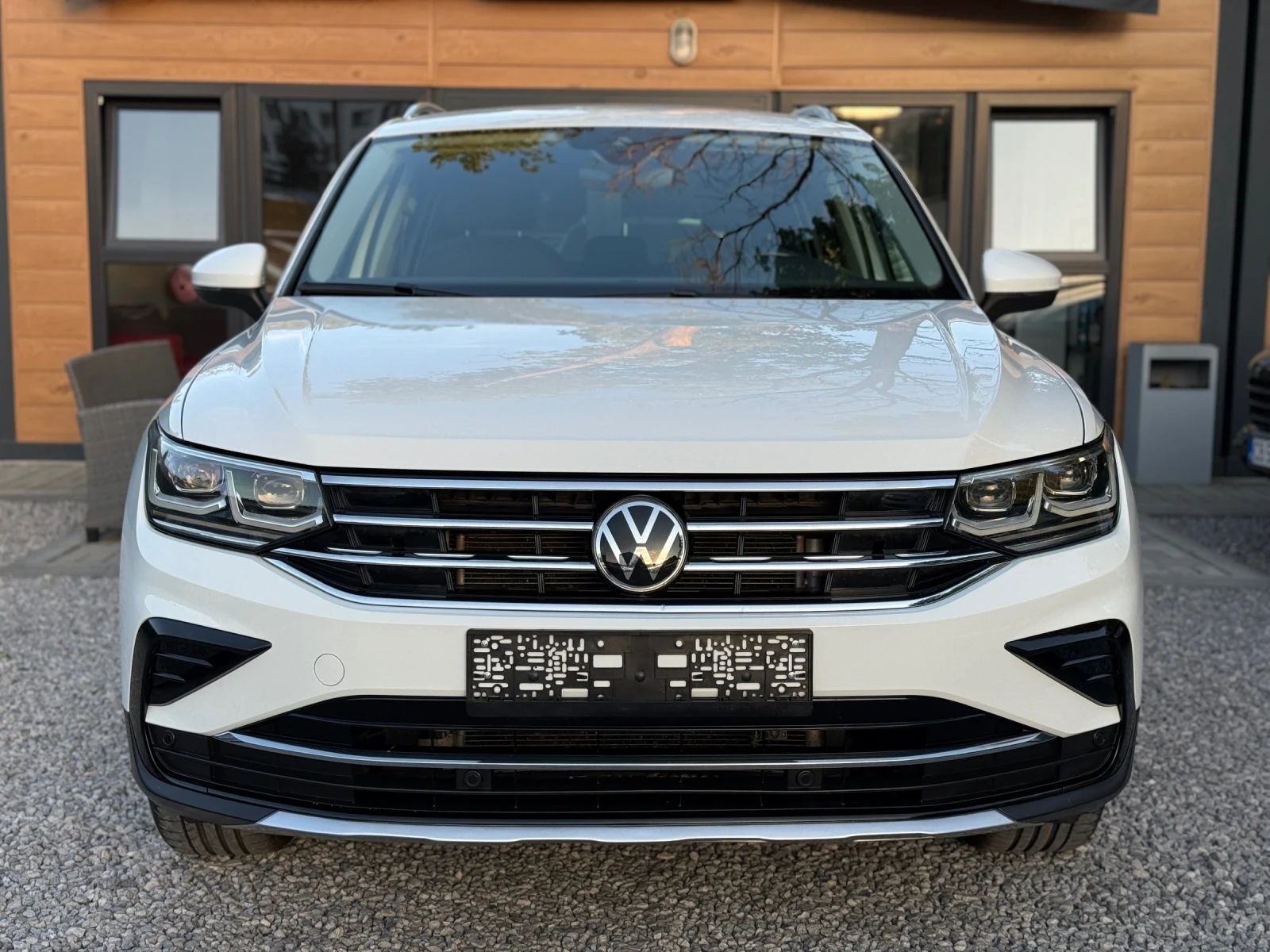VW Tiguan 2.0TDI/4motion/Automat/Digital/Distronic/Face/, снимка 2 - Автомобили и джипове - 54723003