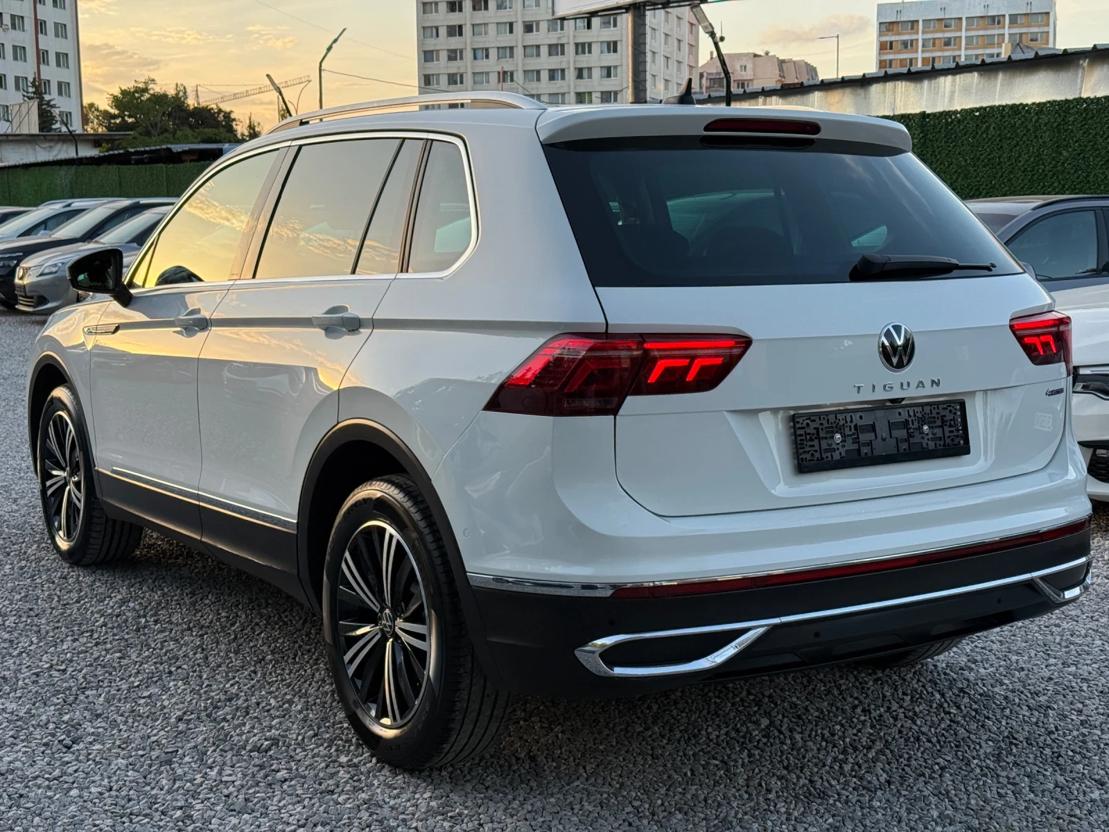 VW Tiguan 2.0TDI/4motion/Automat/Digital/Distronic/Face/, снимка 5 - Автомобили и джипове - 54723003