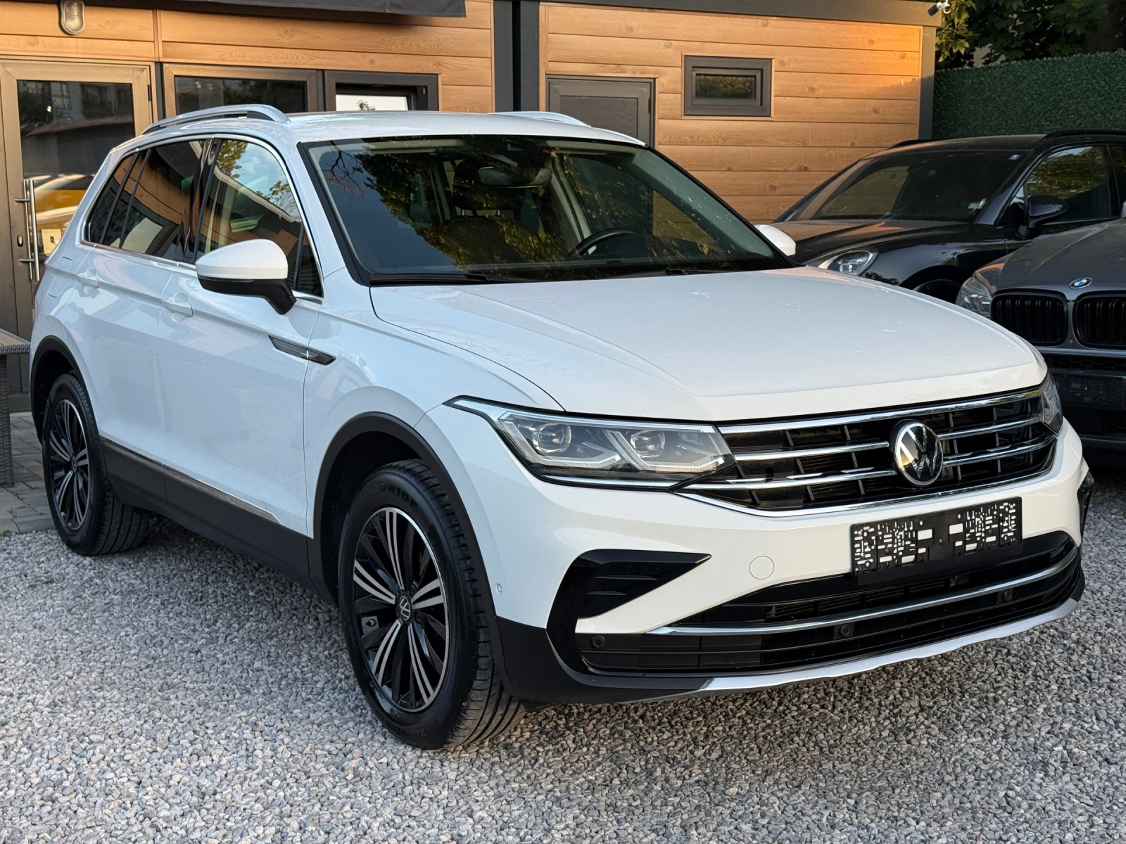 VW Tiguan 2.0TDI/4motion/Automat/Digital/Distronic/Face/, снимка 3 - Автомобили и джипове - 54723003