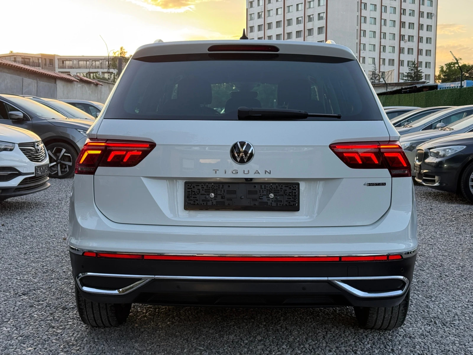 VW Tiguan 2.0TDI/4motion/Automat/Digital/Distronic/Face/, снимка 6 - Автомобили и джипове - 54723003