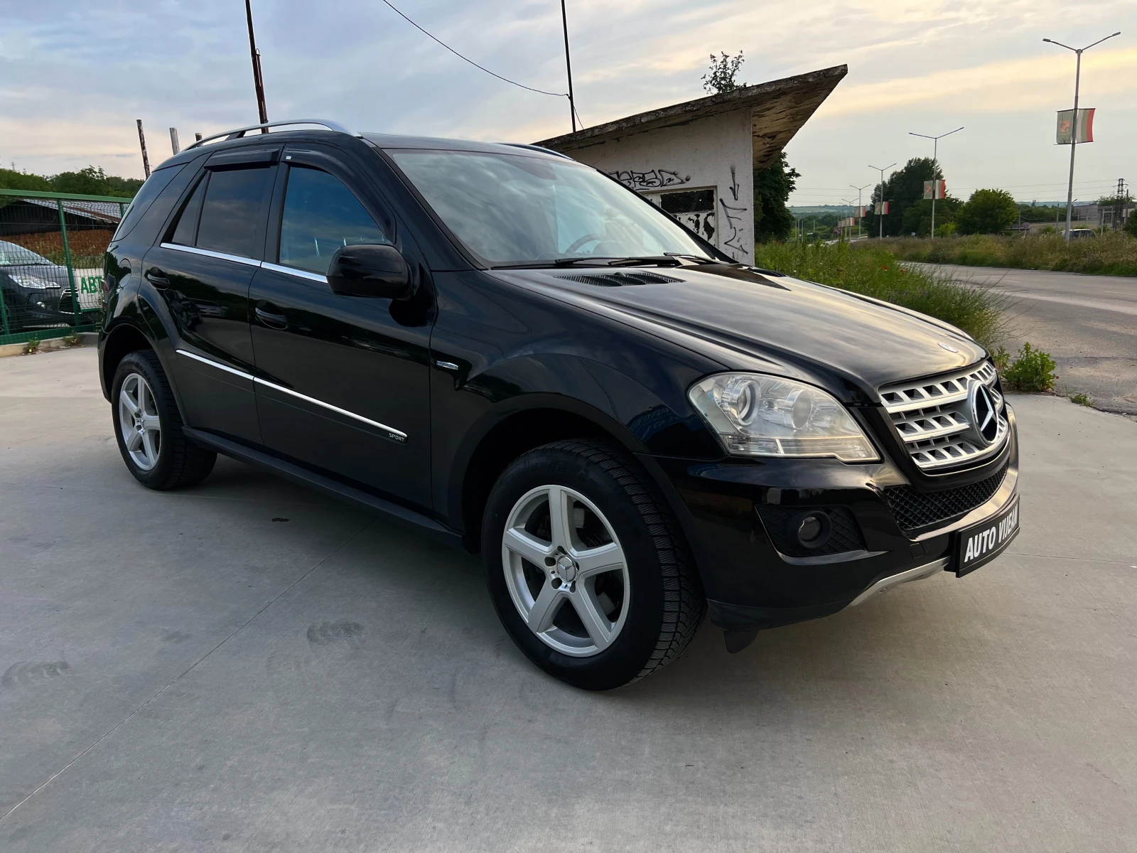 Mercedes-Benz ML 350 3.0D-211кс-4х4-BLUETEC-Въздушно окачване!, снимка 3 - Автомобили и джипове - 54821372