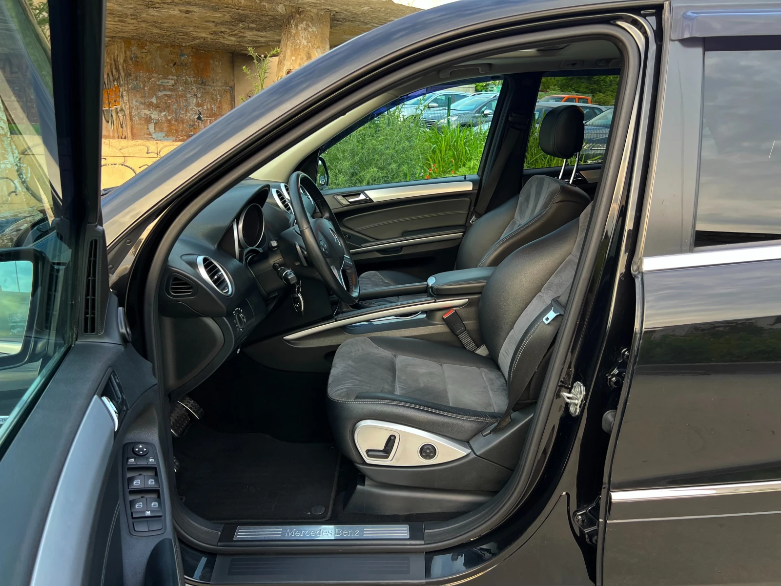 Mercedes-Benz ML 350 3.0D-211кс-4х4-BLUETEC-Въздушно окачване!, снимка 9 - Автомобили и джипове - 54821372