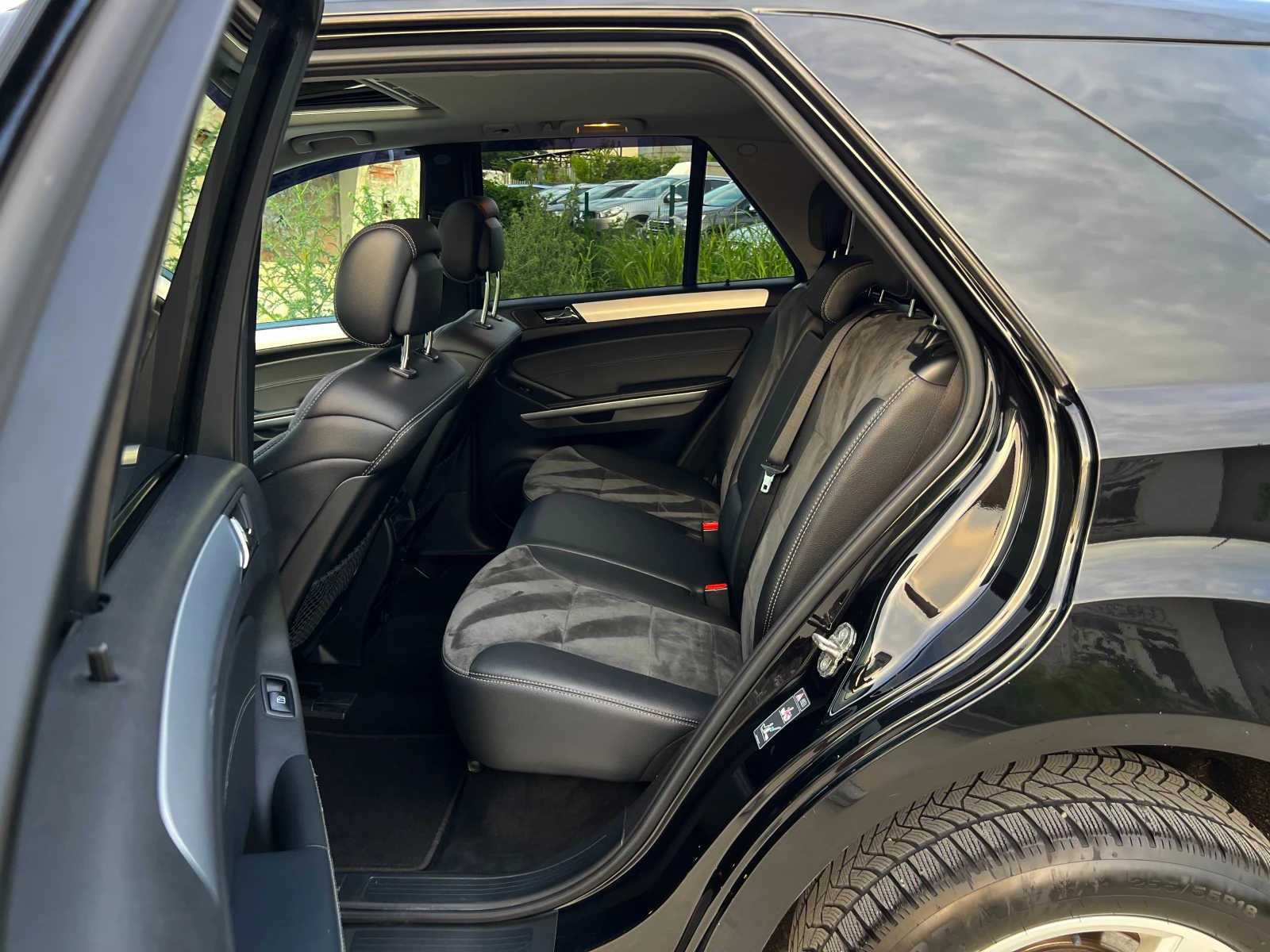 Mercedes-Benz ML 350 3.0D-211кс-4х4-BLUETEC-Въздушно окачване!, снимка 14 - Автомобили и джипове - 54821372