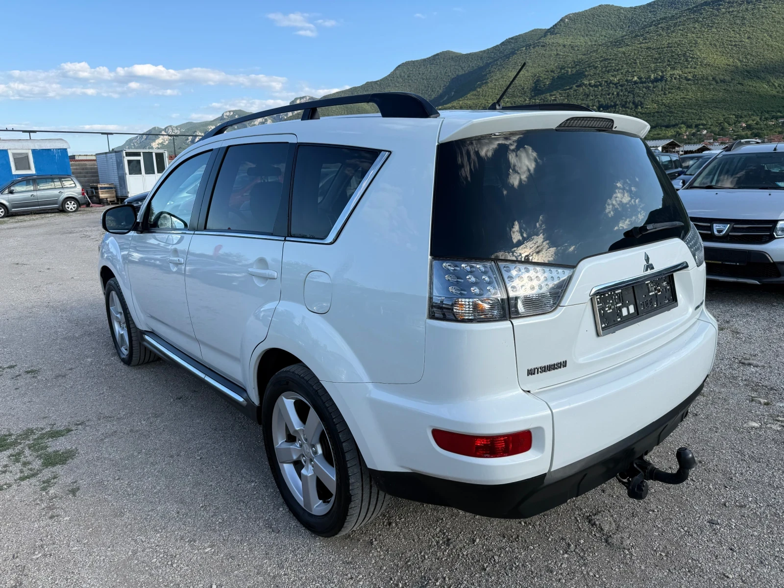 Mitsubishi Outlander 2.2 DID ЧИСТО НОВ 7-МЕСТЕН, снимка 8 - Автомобили и джипове - 55236163