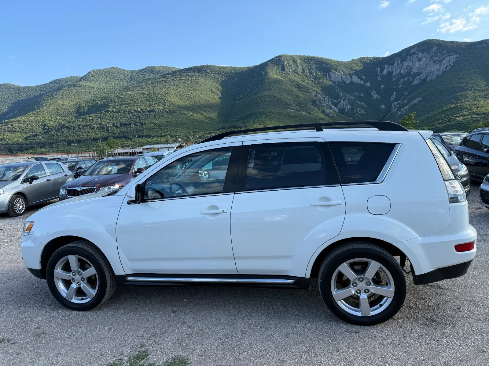 Mitsubishi Outlander 2.2 DID ЧИСТО НОВ 7-МЕСТЕН, снимка 9 - Автомобили и джипове - 55236163