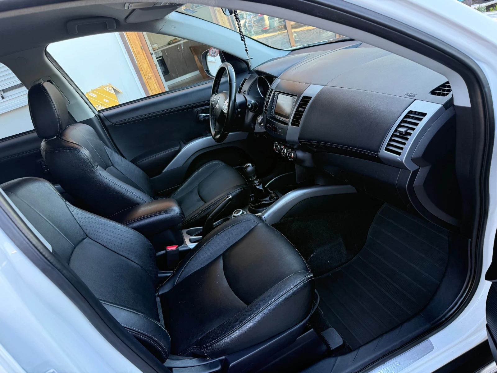 Mitsubishi Outlander 2.2 DID ЧИСТО НОВ 7-МЕСТЕН, снимка 12 - Автомобили и джипове - 55236163