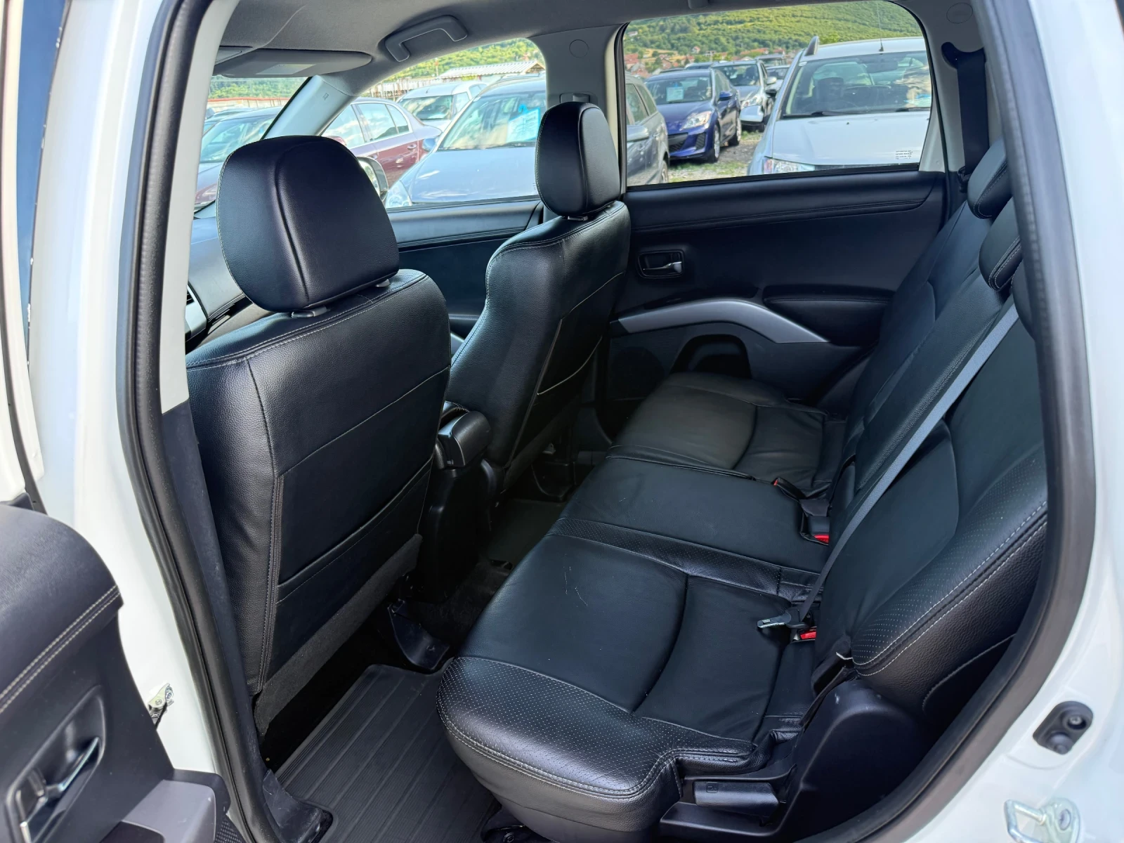 Mitsubishi Outlander 2.2 DID ЧИСТО НОВ 7-МЕСТЕН, снимка 11 - Автомобили и джипове - 55236163