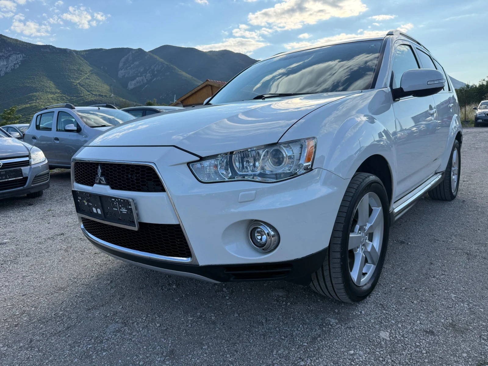 Mitsubishi Outlander 2.2 DID ЧИСТО НОВ 7-МЕСТЕН