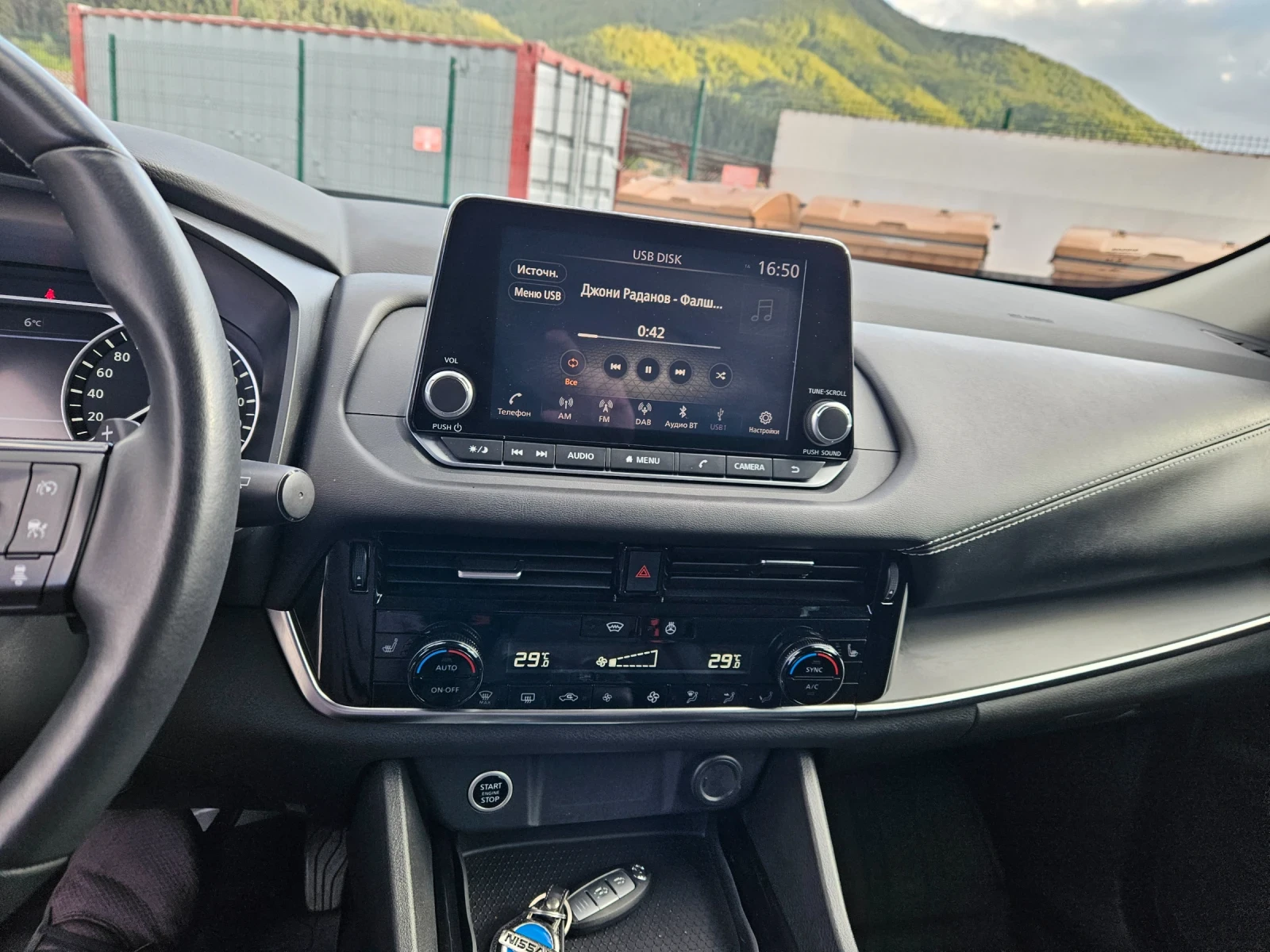 Nissan Qashqai 1.3, снимка 8 - Автомобили и джипове - 56444503