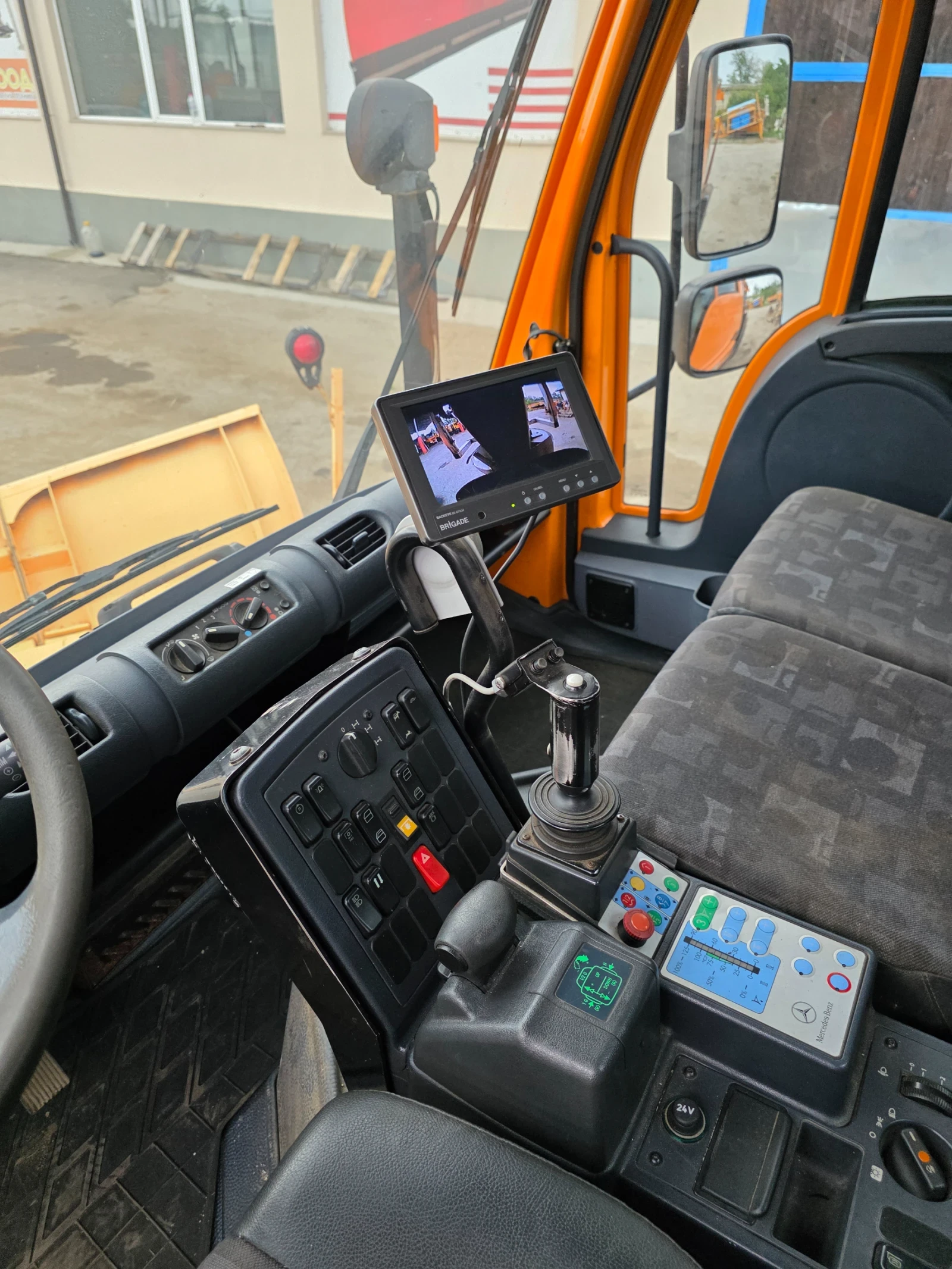 Mercedes-Benz UNIMOG U300     | Mobile.bg   17