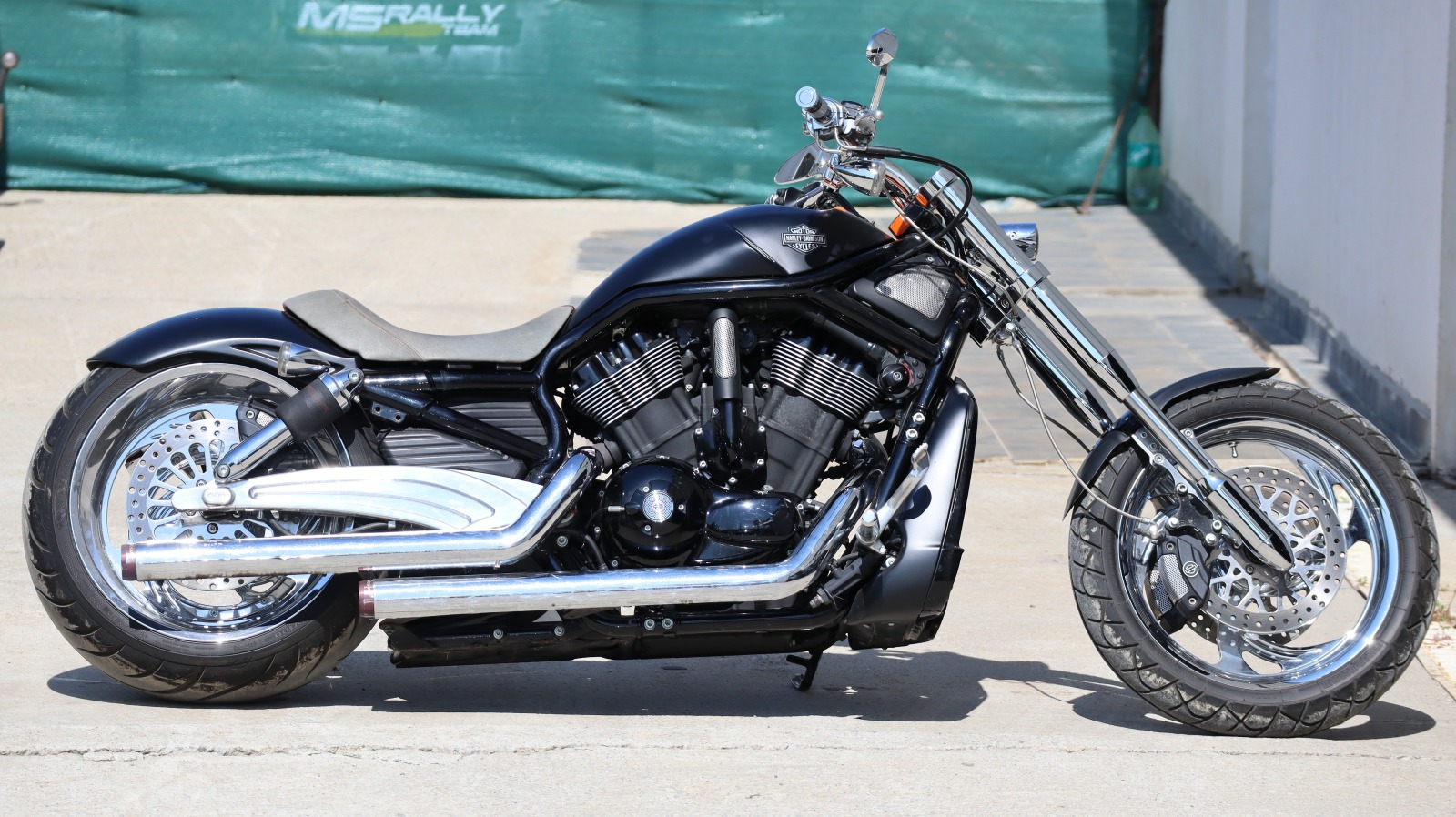 Harley-Davidson V-Rod Night Custom - изображение 1