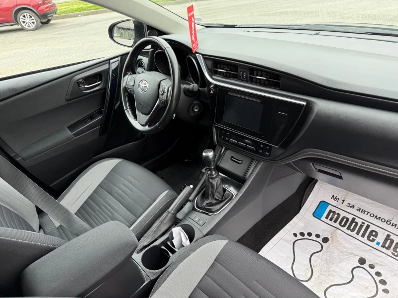 Toyota Auris, снимка 11 - Автомобили и джипове - 52337231