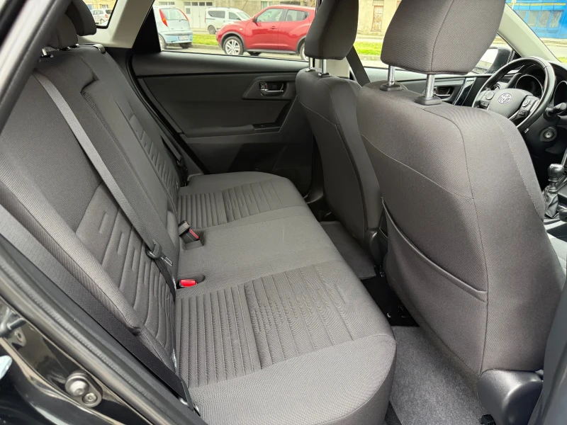 Toyota Auris, снимка 12 - Автомобили и джипове - 52337231