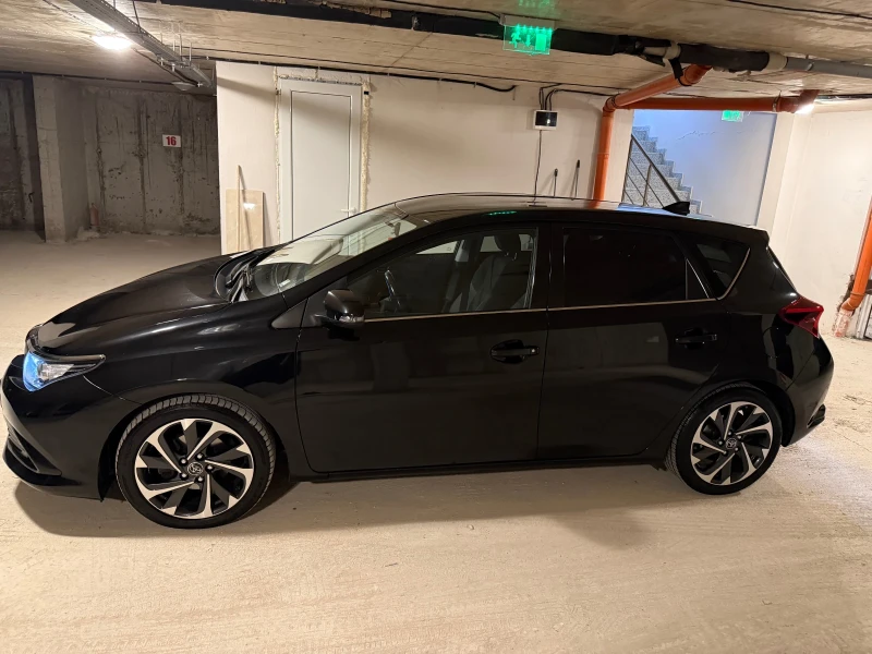 Toyota Auris, снимка 2 - Автомобили и джипове - 52337231