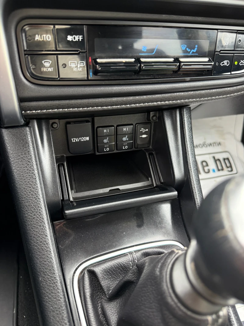 Toyota Auris, снимка 14 - Автомобили и джипове - 52337231