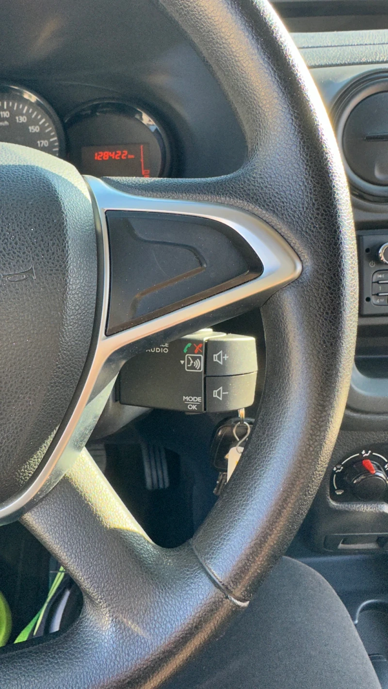 Dacia Dokker 1.5 д. 128000 Реални км. Нов внос, снимка 11 - Автомобили и джипове - 53175057