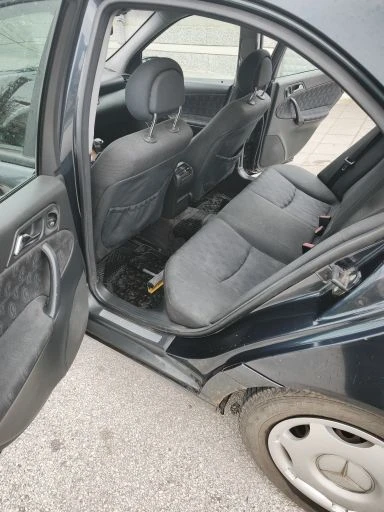 Mercedes-Benz C 220, снимка 10 - Автомобили и джипове - 54166700