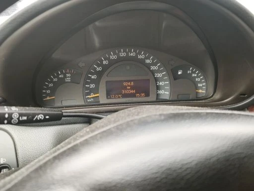 Mercedes-Benz C 220, снимка 6 - Автомобили и джипове - 54166700