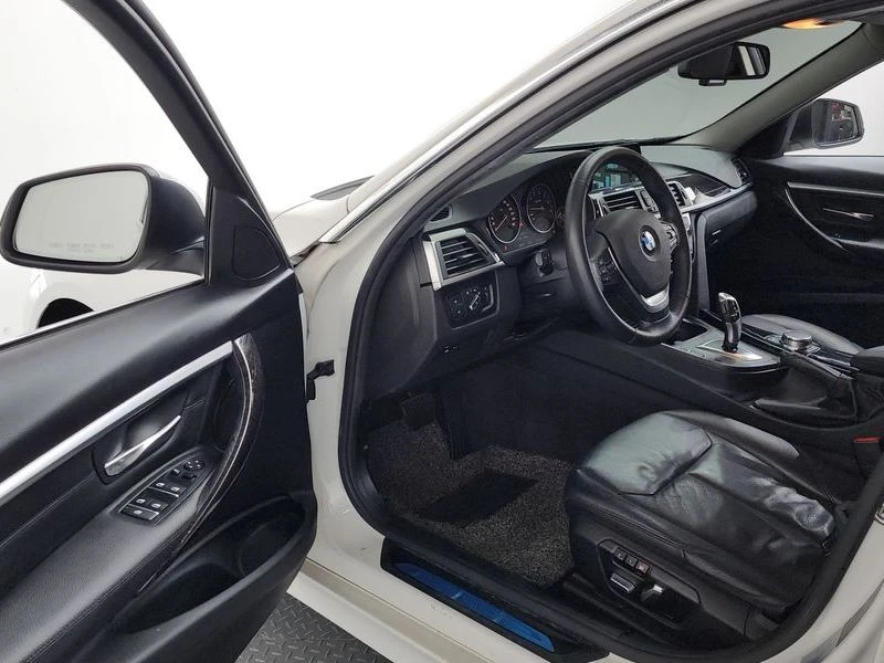 BMW 320 320i Luxury| 180к.с.| ВКЛ.ТЕХНОТЕСТ, снимка 10 - Автомобили и джипове - 55217462