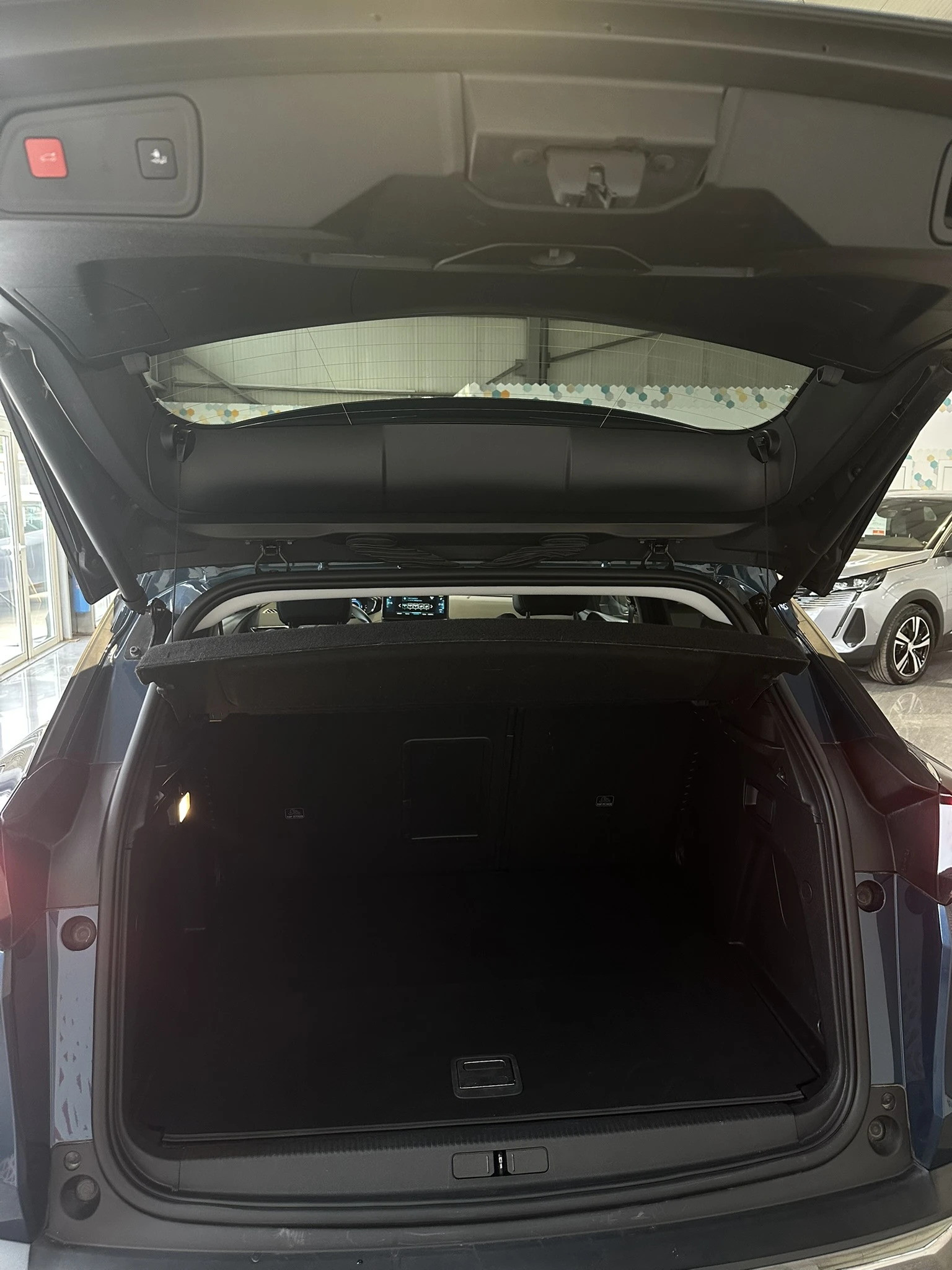 Peugeot 3008 1.6 Plug In Hybrid - изображение 7